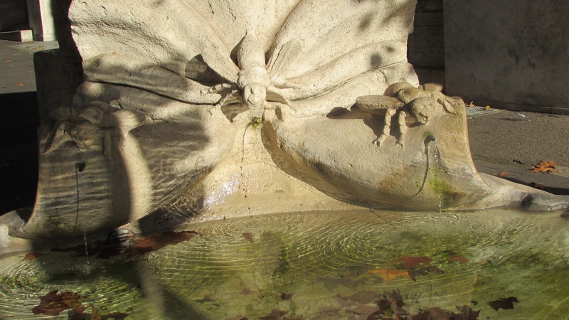 fontana delle api 2.jpeg